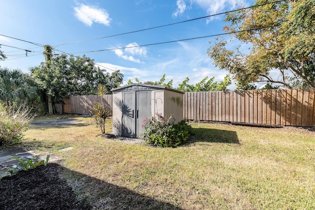 view of yard with a shed