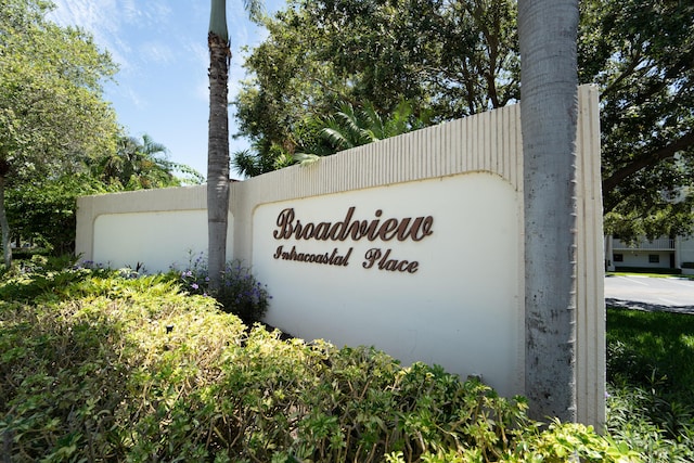 view of community / neighborhood sign