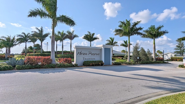 view of community / neighborhood sign