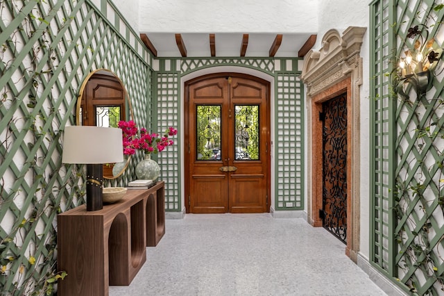 entrance to property featuring covered porch