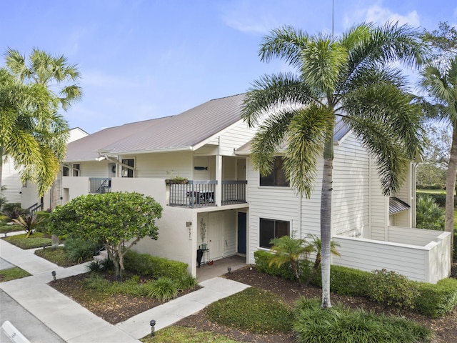 view of front of house with a balcony