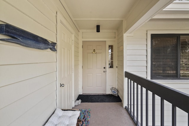 property entrance featuring a balcony