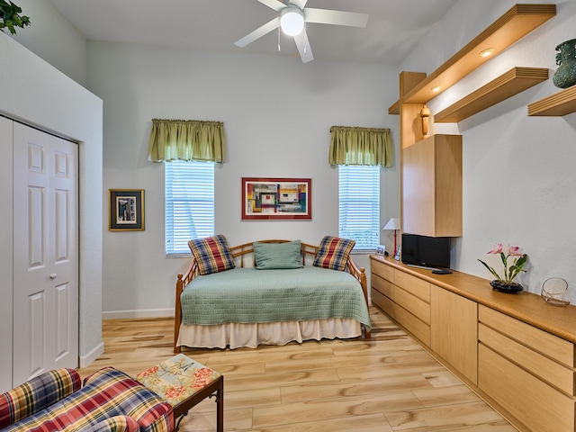 bedroom featuring light wood-type flooring, a closet, and ceiling fan