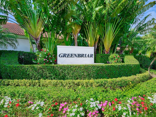 view of community / neighborhood sign