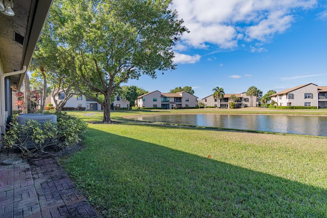 view of yard featuring a water view