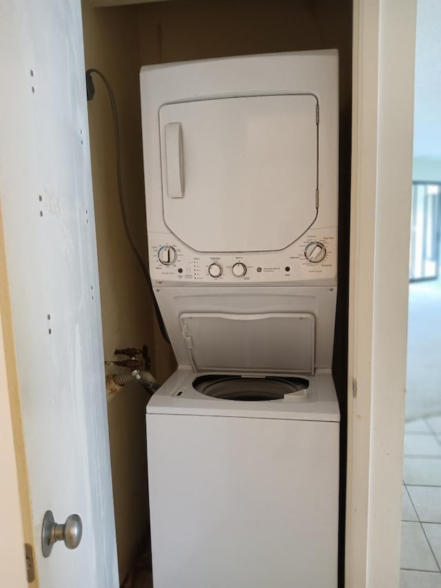 washroom with laundry area and stacked washing maching and dryer