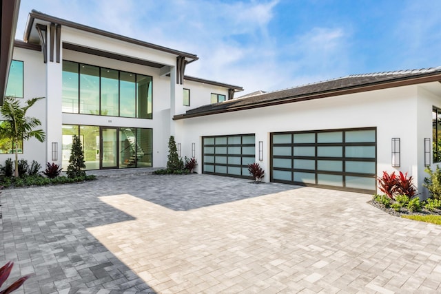 view of front facade with a garage