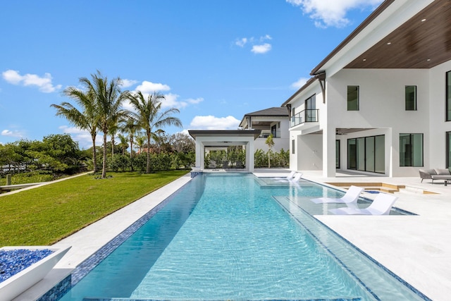 view of pool featuring a lawn, ceiling fan, and a patio area