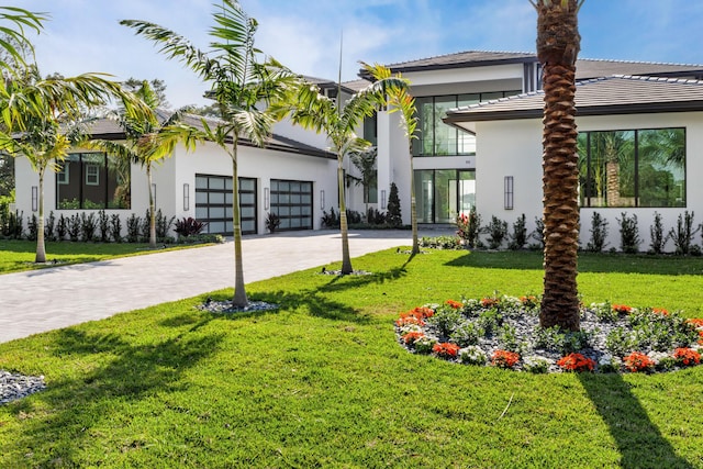 view of front of property featuring a garage and a front yard