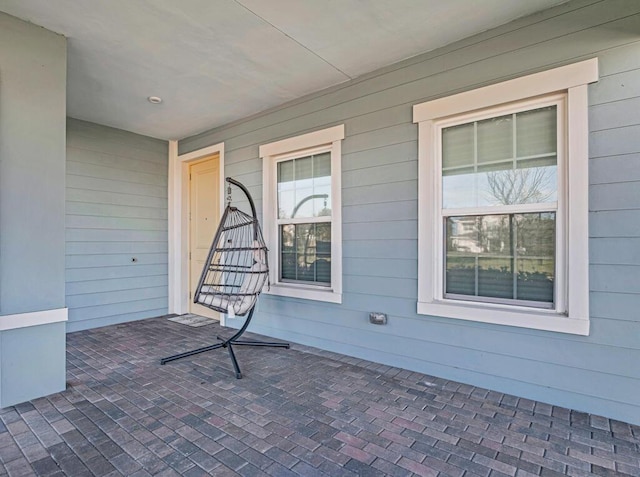 property entrance featuring a porch