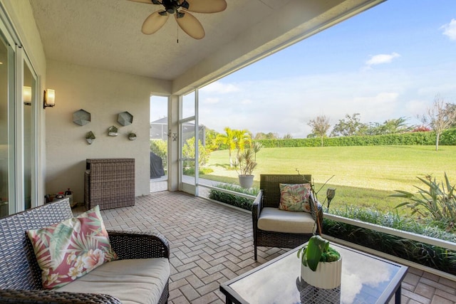 sunroom with ceiling fan