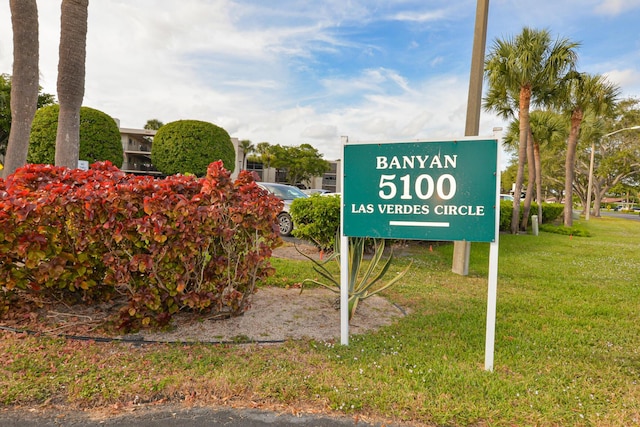 community sign featuring a yard