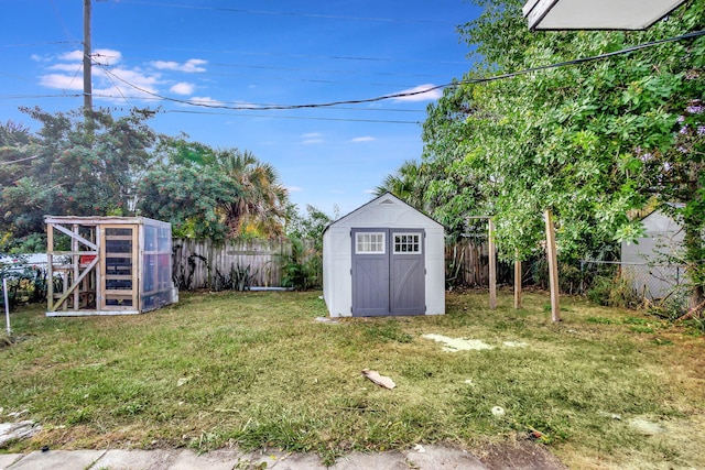 view of yard with a shed