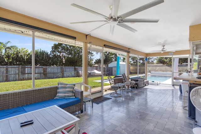 sunroom with ceiling fan