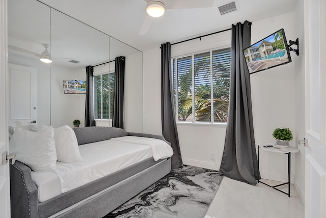 bedroom with ceiling fan