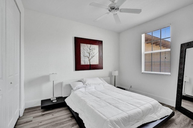 bedroom with light wood-type flooring, a closet, and ceiling fan