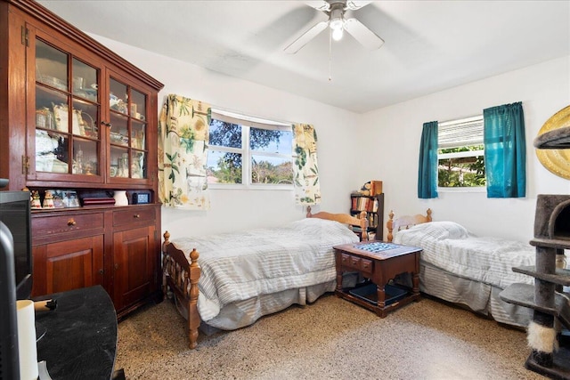 bedroom with ceiling fan