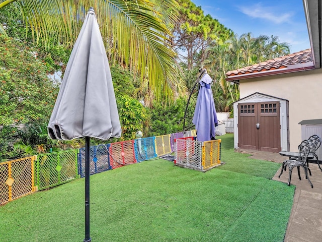 view of yard with a storage shed