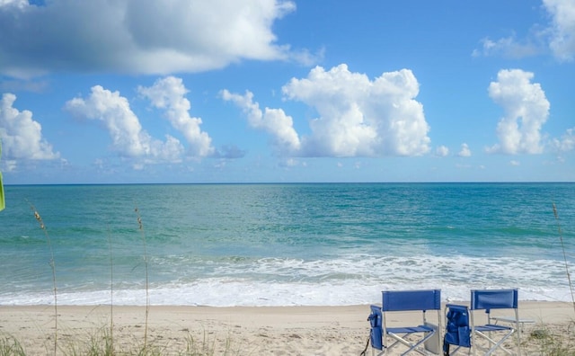 401 Olympus Dr, Juno Beach, FL 33408