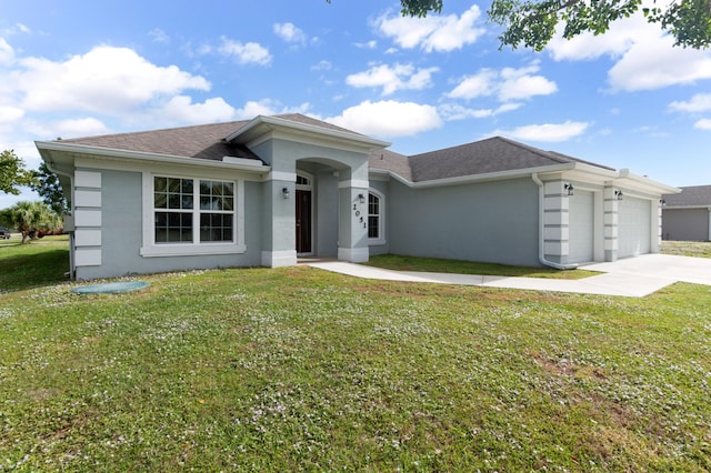 view of front of house featuring a front yard and a garage