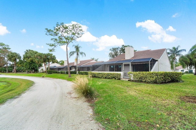 view of front of home featuring a front yard