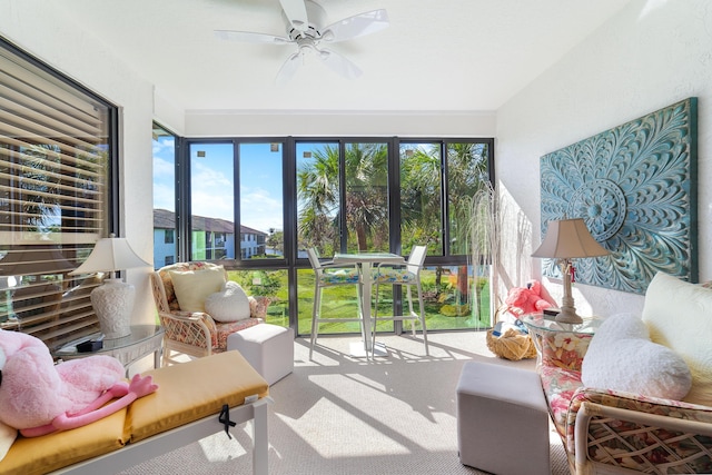 sunroom with ceiling fan