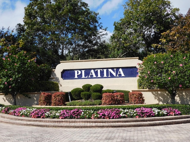 view of community / neighborhood sign