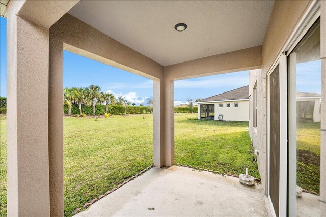 view of yard featuring a patio area