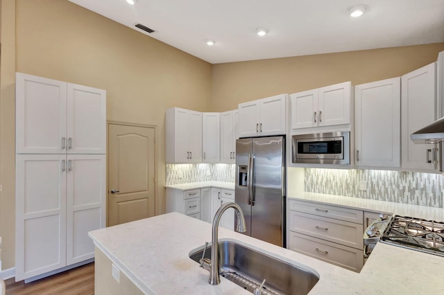 kitchen featuring tasteful backsplash, sink, stainless steel appliances, and lofted ceiling