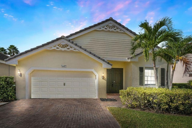 view of front facade featuring a garage