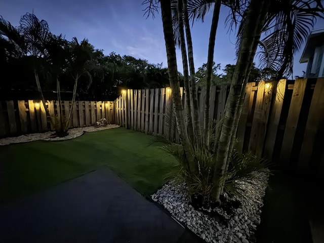 view of yard at dusk