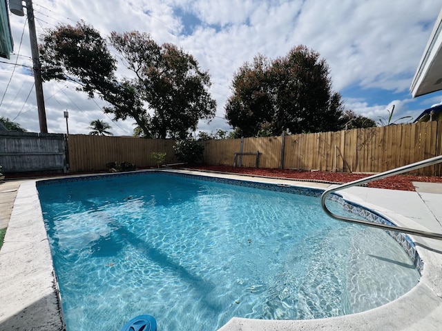 view of swimming pool