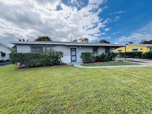 single story home with a front lawn