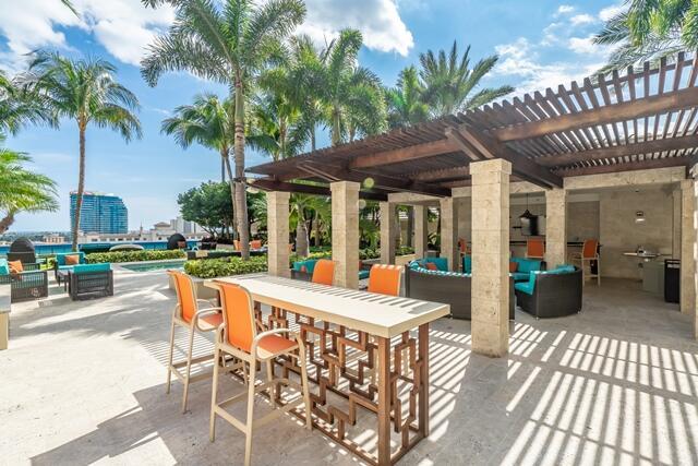 view of patio featuring a pergola and outdoor lounge area