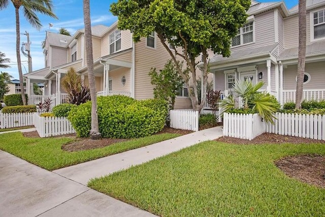 view of front of home with a front lawn