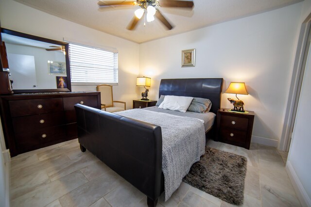 bedroom with ceiling fan