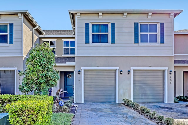 view of front facade featuring a garage