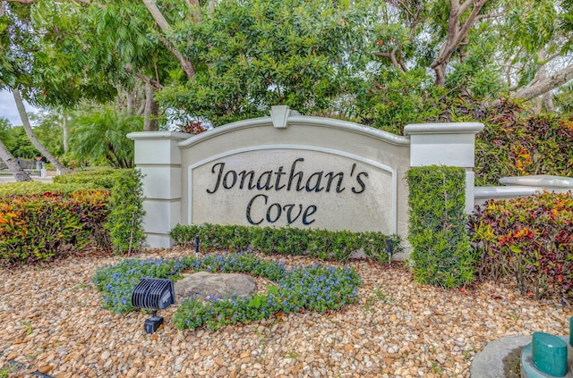 view of community / neighborhood sign