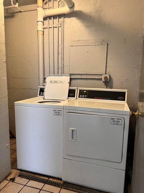 laundry room featuring independent washer and dryer and light tile patterned floors