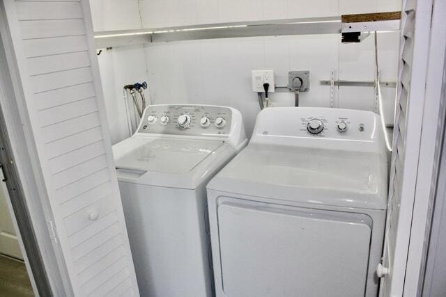 laundry area with washer and clothes dryer