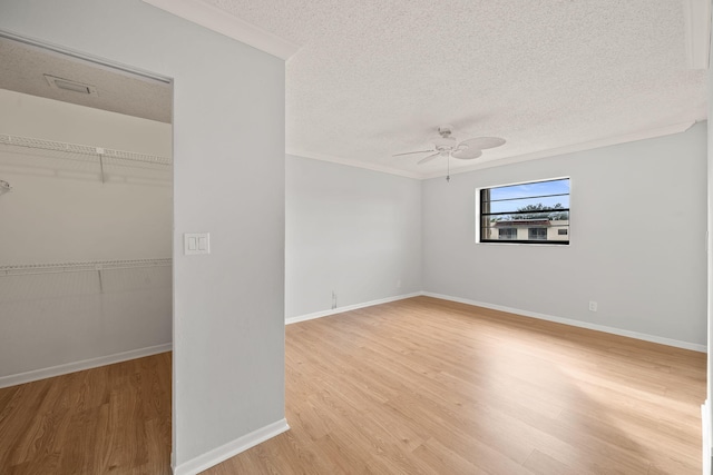 unfurnished bedroom with hardwood / wood-style flooring, ceiling fan, a textured ceiling, and a closet