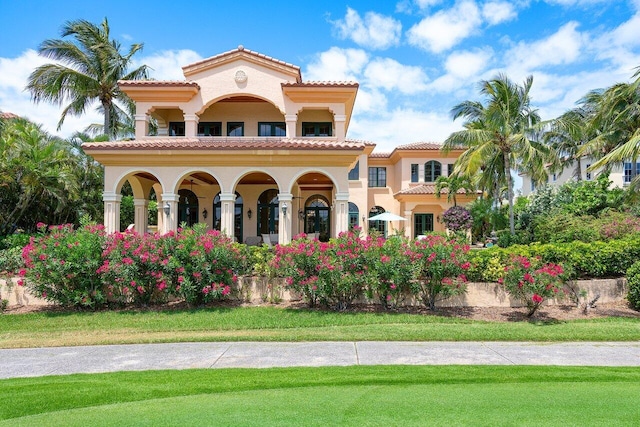 view of front of home with a front yard