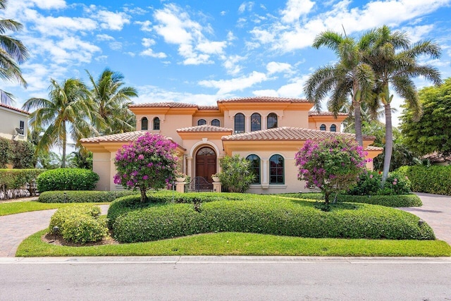 view of mediterranean / spanish-style home