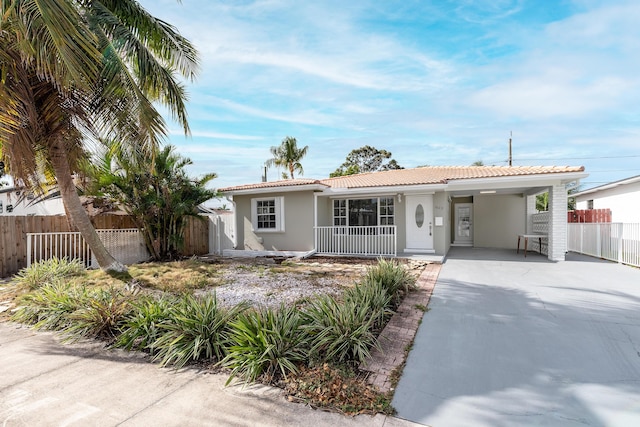 view of front of property featuring a carport