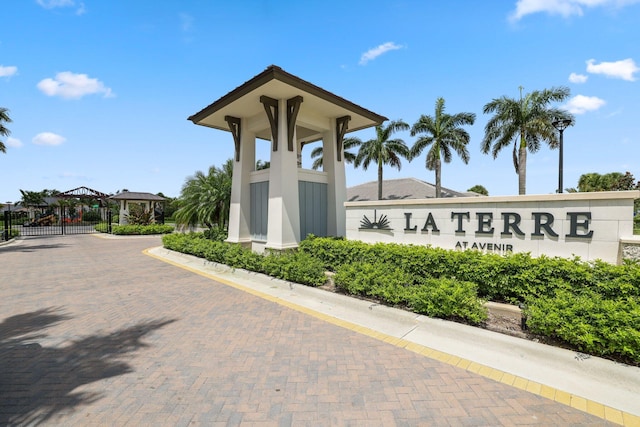 view of community / neighborhood sign