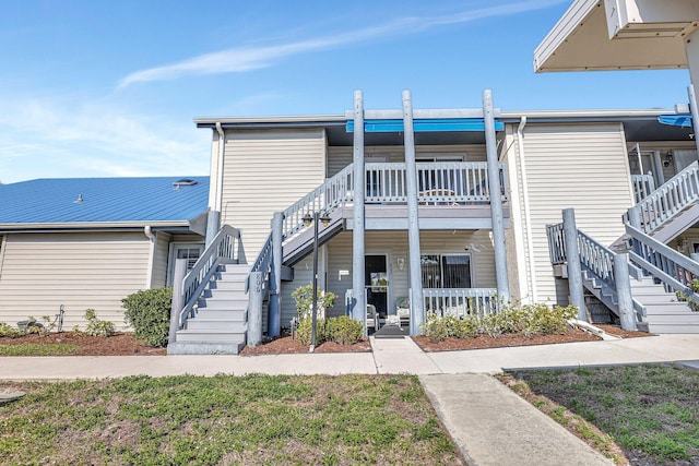 view of front facade with covered porch