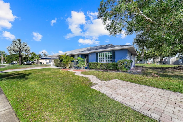 single story home with a front yard