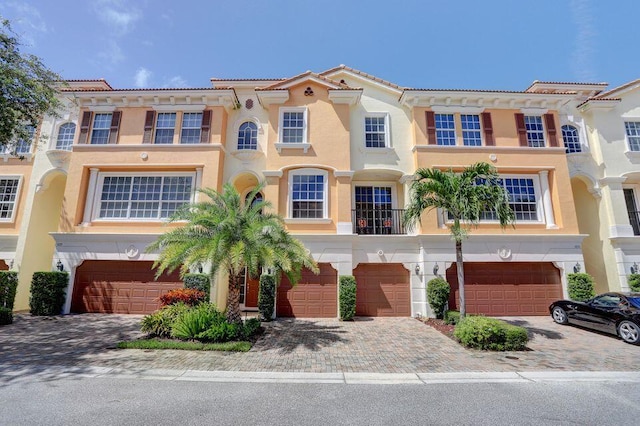 view of front of property featuring a garage