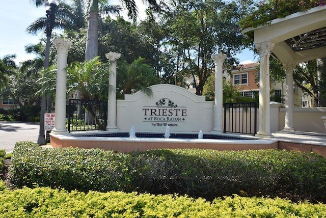 view of community / neighborhood sign