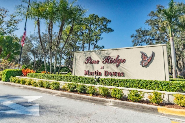 view of community / neighborhood sign